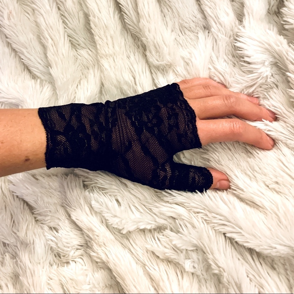 Three lace fingerless gloves hot topic NWT! - Picture 1 of 3